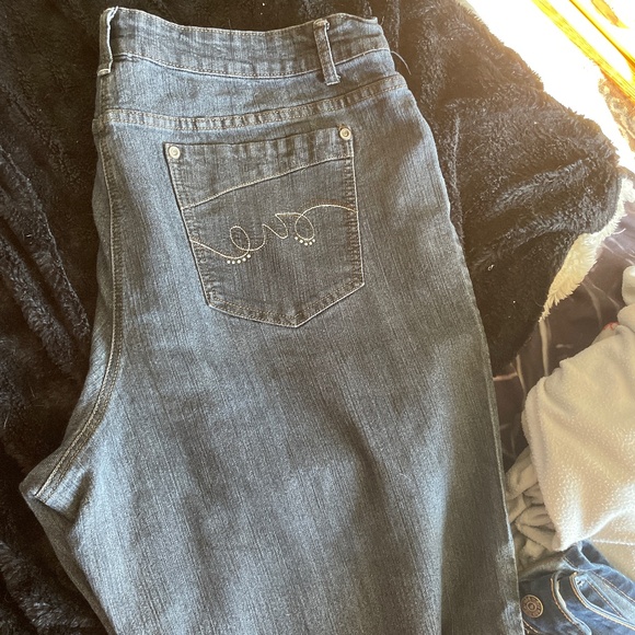 Women Jeans - Picture 1 of 4